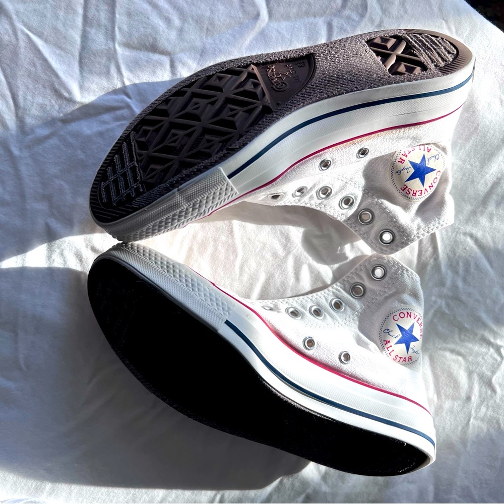 WHITE CONVERSE HIGHTOPS women’s size 8.5 barely worn!